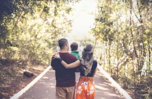 Disfruta de las vacaciones en familia sin gastar mucho dinero: 10 actividades económicas y divertidas para hacer juntos